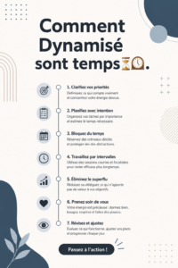 Femme souriante consultant un agenda pour organiser son temps