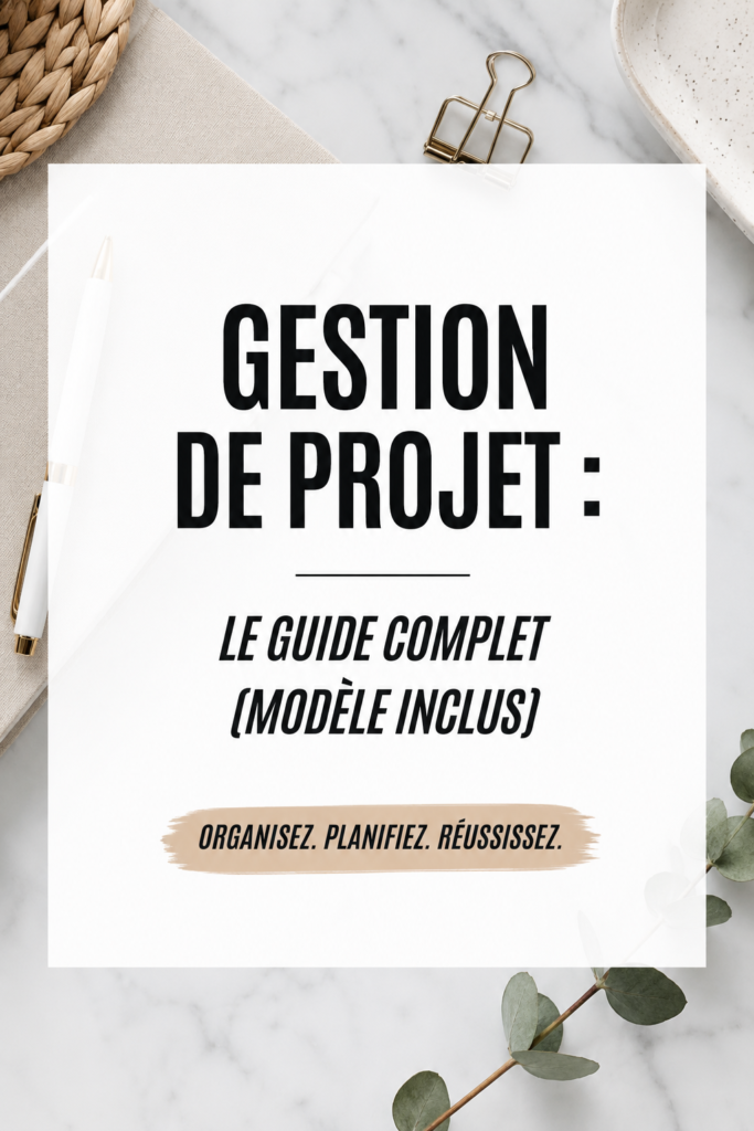 Une femme en train de travailler sur un ordinateur, avec un sous-main de gestion de projet. Un modèle de gestion de projet est visible.