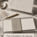 calendriers muraux colorés dans un bureau chaleureux