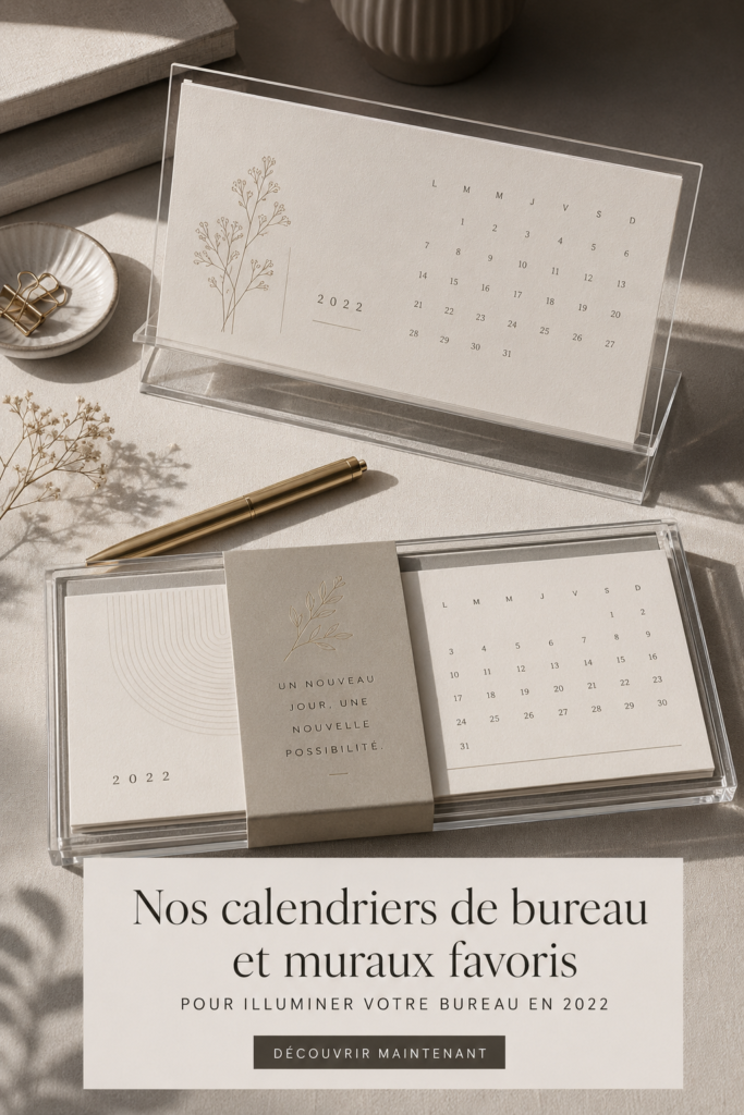 calendriers muraux colorés dans un bureau chaleureux