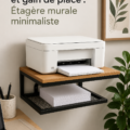 Étagère murale moderne pour imprimante dans un bureau minimaliste.