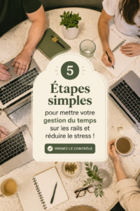 Femme organisée avec un planning pour mieux gérer son temps