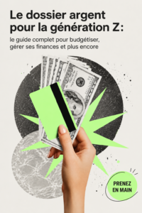 Une femme souriante utilisant une application pour gérer son budget.