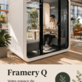 Cabine acoustique Framery Q dans un bureau moderne, favorisant la concentration des utilisateurs.