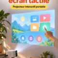 TouchPico transformant une surface ordinaire en écran interactif de 80" dans un bureau moderne.